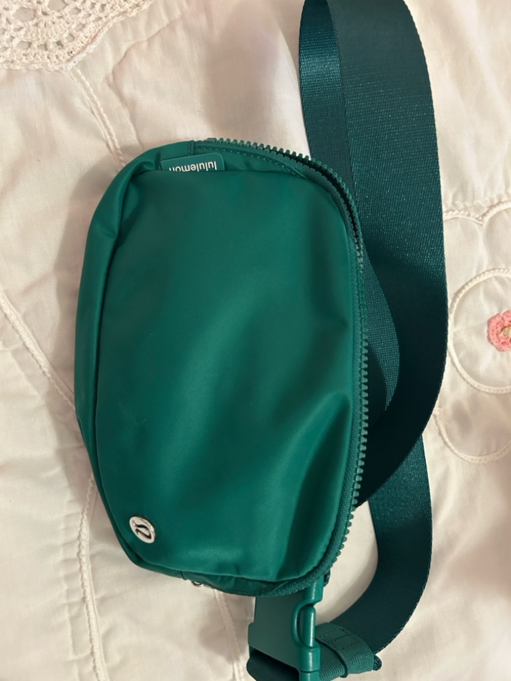 Lululemon Everywhere Belt Bag Everglade Green - Picture 3 of 6